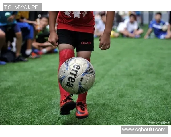 掌握足球颠球技巧的关键要领与训练方法分享